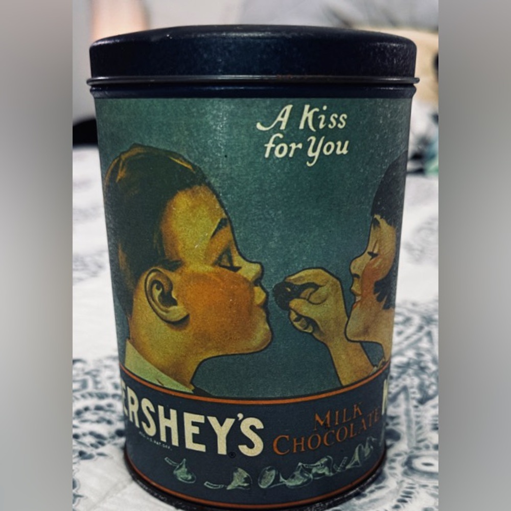 Vintage Milk Chocolate‎ Tin - Black